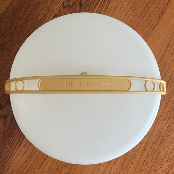 Tupperware Cake Keeper - Picture 2 of 6
